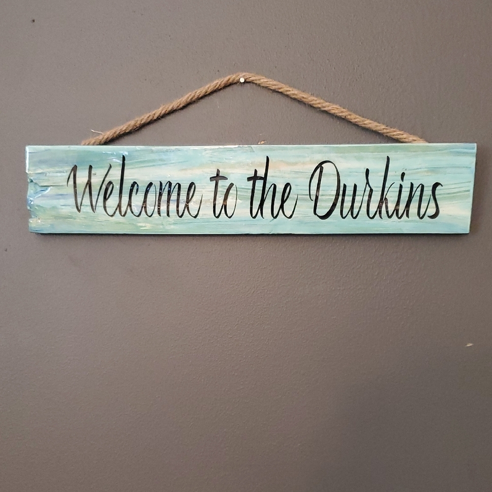 Welcome Sign with Rope Hanger